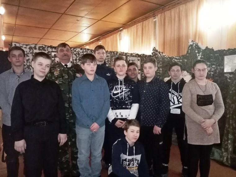 Урок мужества "Пусть мужество Ваше нам будет примером".